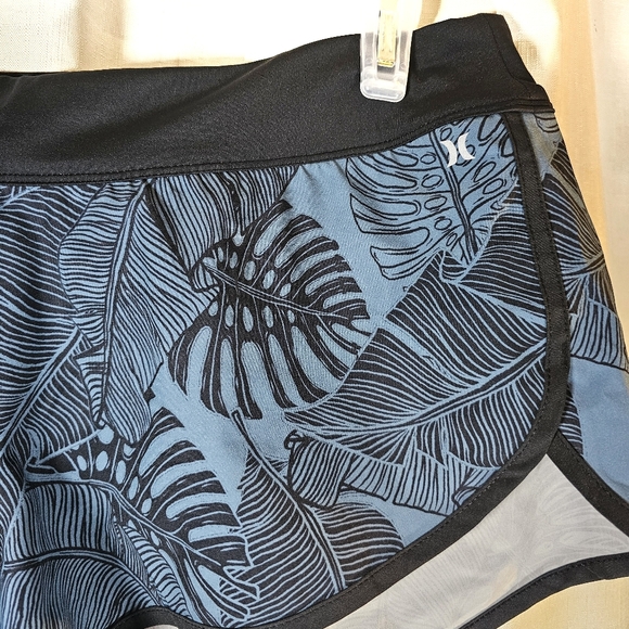 2/$20 Hurley XL Tropical Print Shorts - Picture 6 of 8